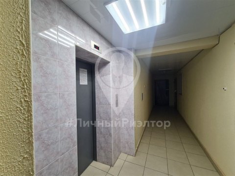 2-к квартира, 9/10 эт., 60м²